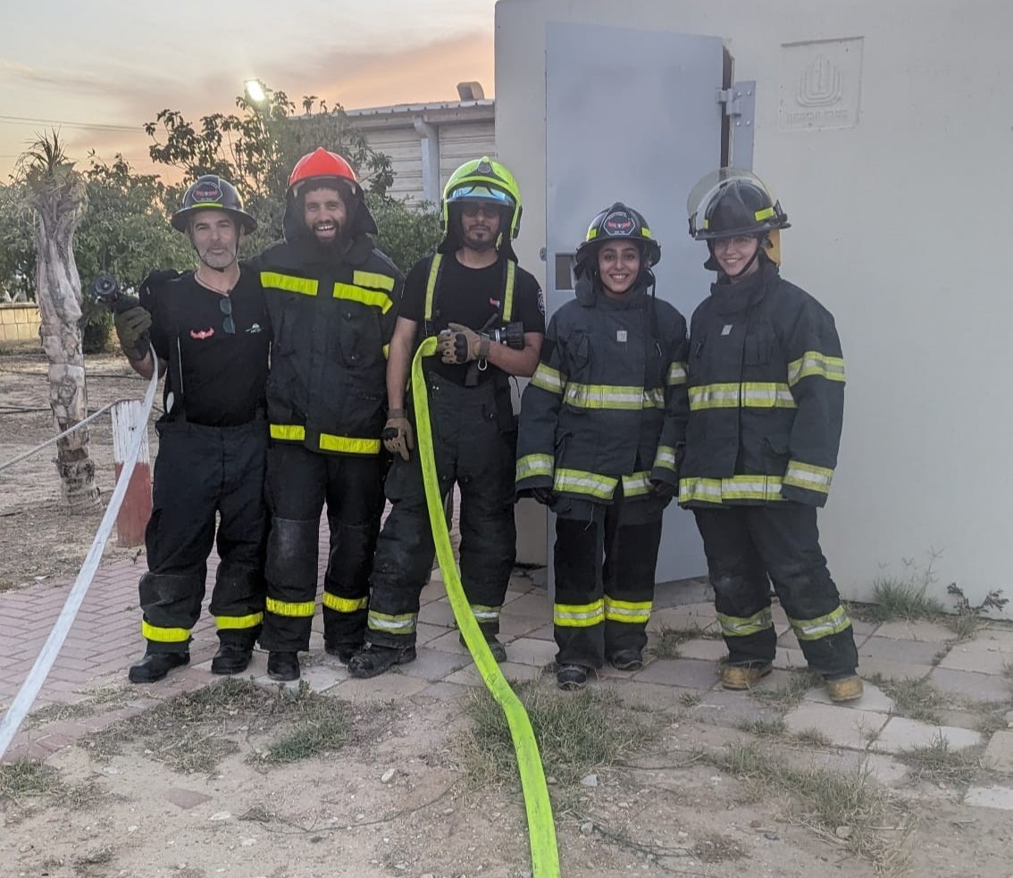 צוות כבאות והצלה בפעילות